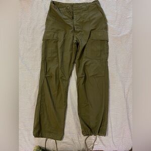Cargo drawstring pants. Button up